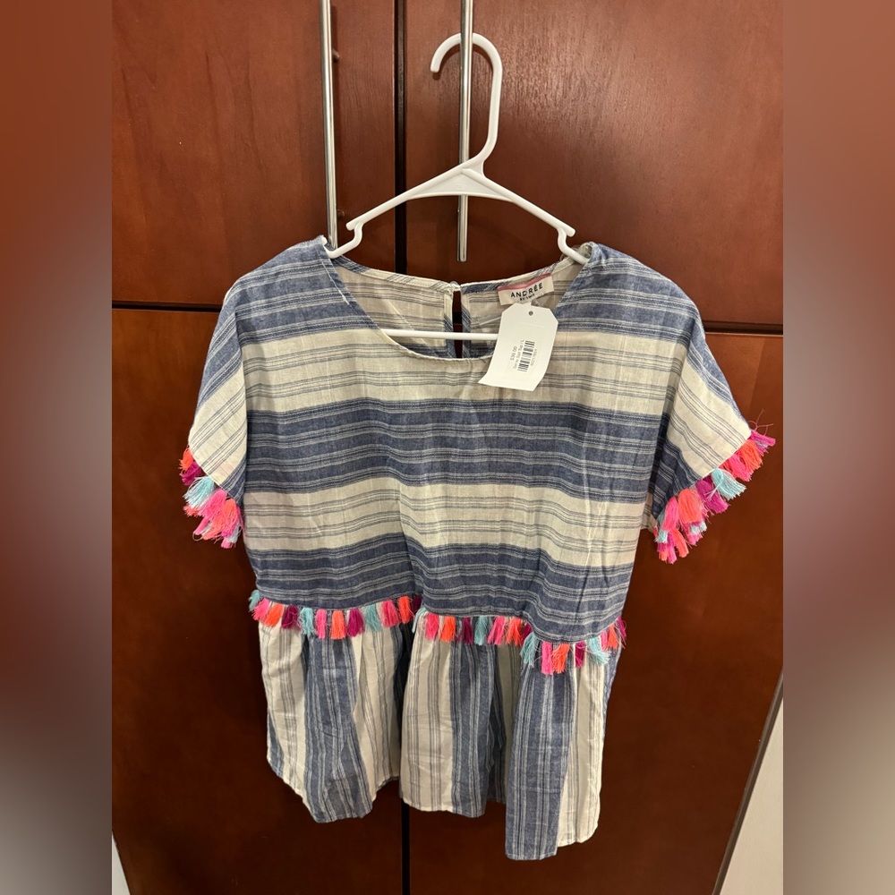 Beautiful fiesta blouse. Perfect for a tropical getaway.